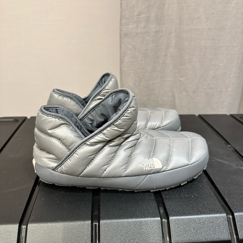 THE NORTH FACE THERMOBALL BOOTIES GRAY NWOT SIZE 8